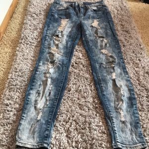Cute pair of Mudd distressed jeans!